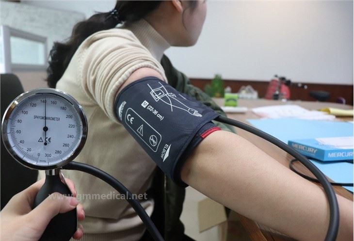 Large Adult Manual Blood Pressure Cuff, Single Tube Cuff With Pressure Gauge And Inflation Bulb Dark Blue.